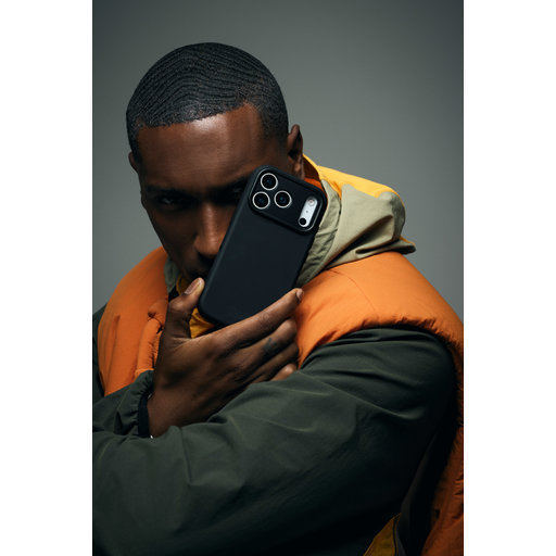 DECODED silikonowe AntiMicrobial Backcover iPhone 17 Pro (czarny)
